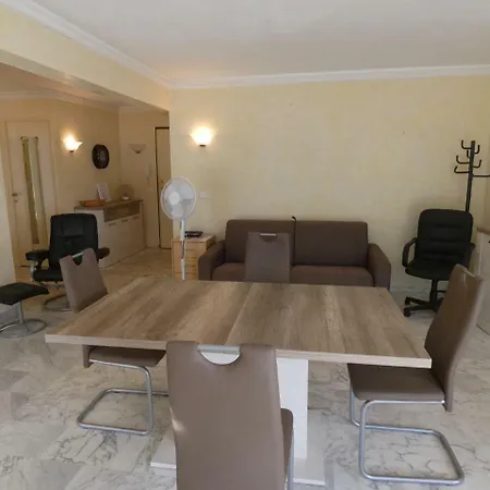 Apartment Vue Mer Reine Astrid