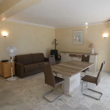 Apartment Vue Mer Reine Astrid